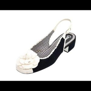 Chanel navy & ivory tweed sling backs 37